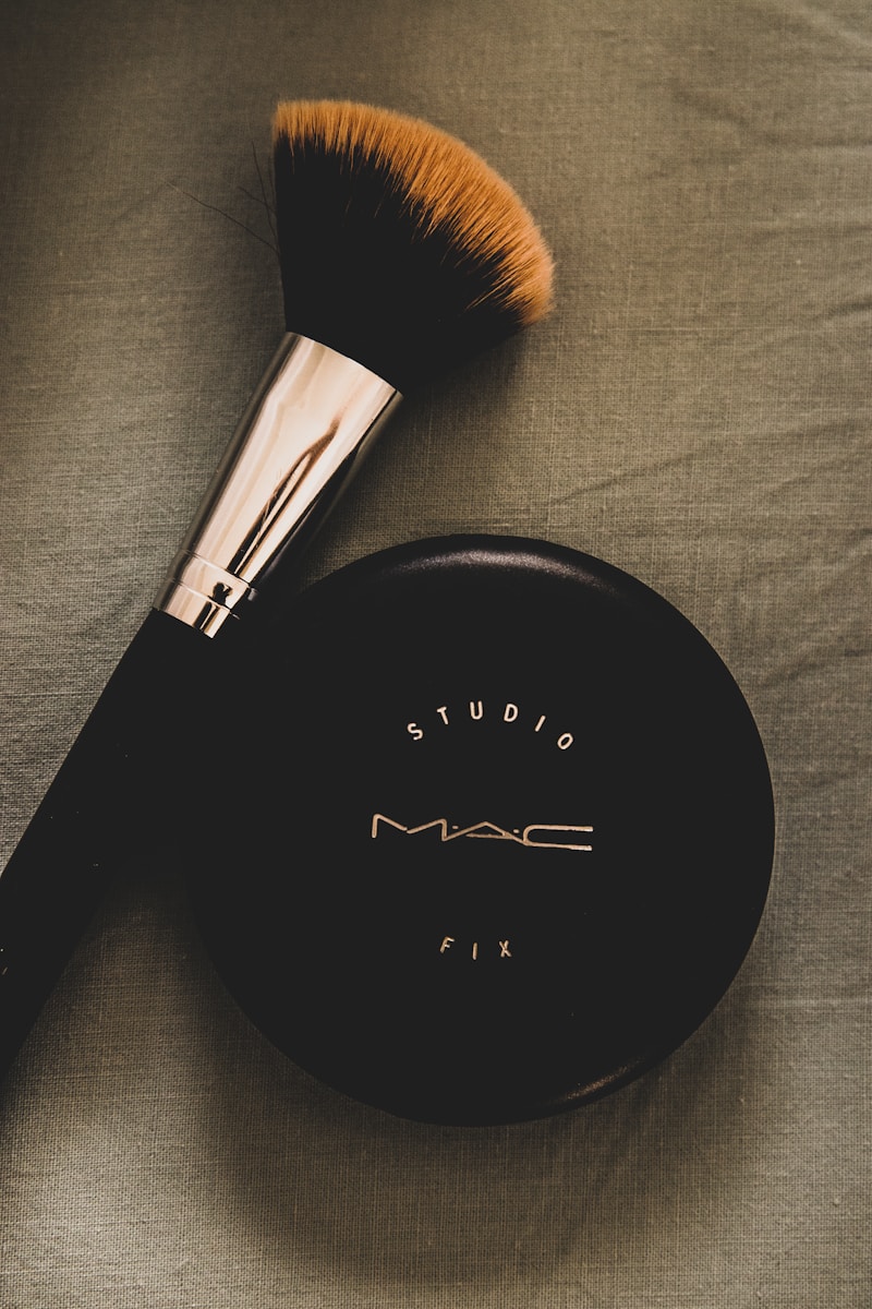 a makeup brush sitting on top of a black container